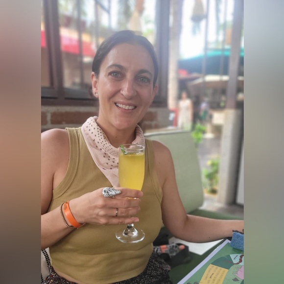 Meet your Posher, Erika - Picture 2 of 2